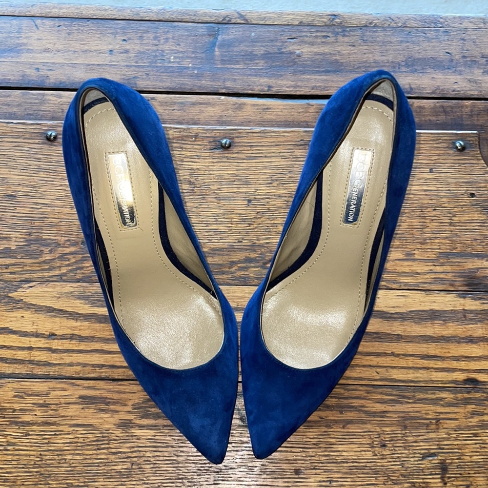Rich royal blue suede pumps - Picture 2 of 7